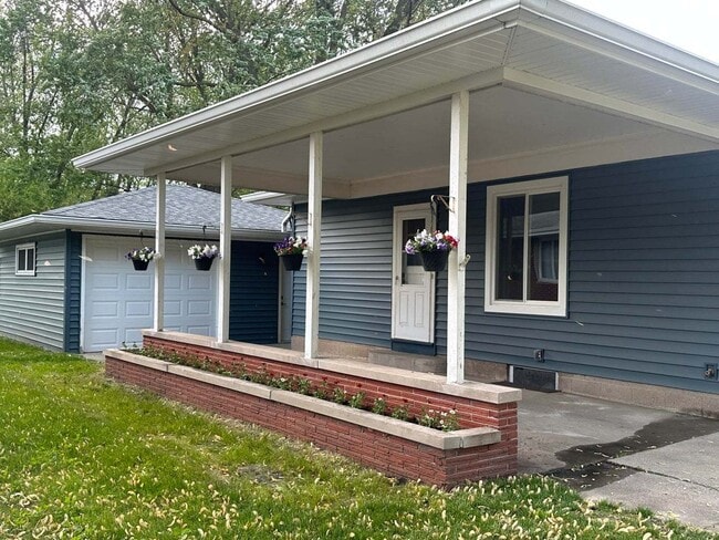 Building Photo - 8150 Greenwood Ave