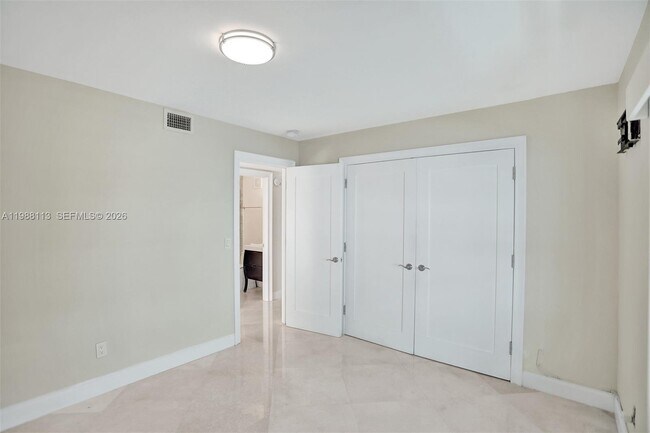 Building Photo - 2201 Brickell Ave