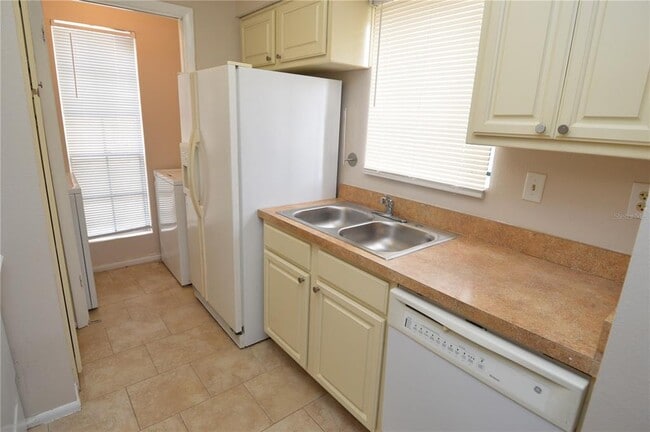 Building Photo - 8756 Mallard Reserve Dr