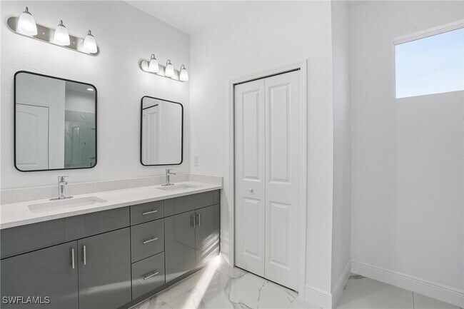 Building Photo - 406 Genoa Ave S