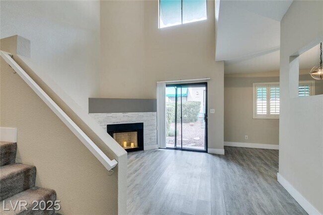 Building Photo - LOCATED IN GATED COMMUNITY JUST MINUTES FR...