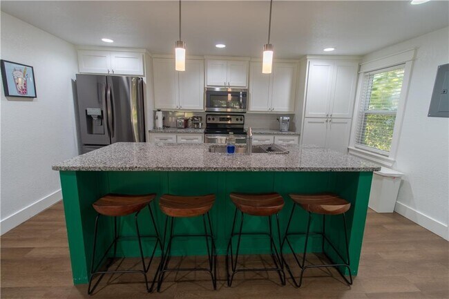 Building Photo - 1760 Pine Woods Rd