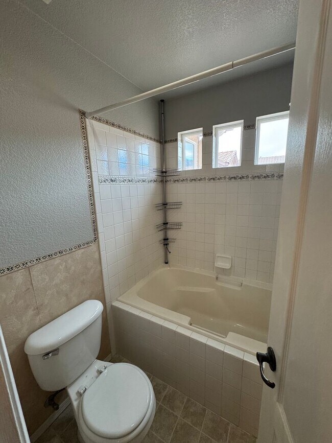 Building Photo - Gorgeous 2bd 2ba Condo in Southwest Colorado Springs!