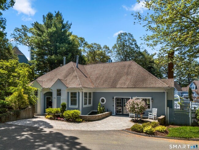 Building Photo - 2124 Old Pond Ln