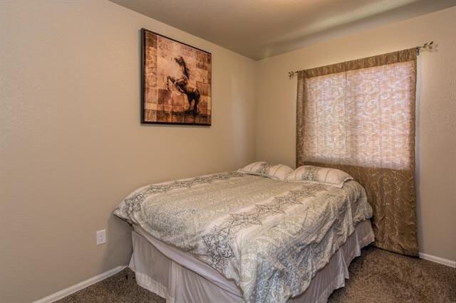 Building Photo - Excellent Town Home 3 Bedroom 2.5 Bath hom...