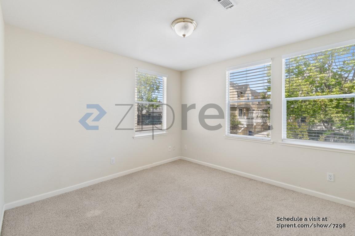 Building Photo - 1021 Nobel Dr