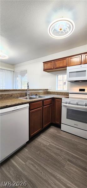 Building Photo - 2121 Blue Breeze Dr