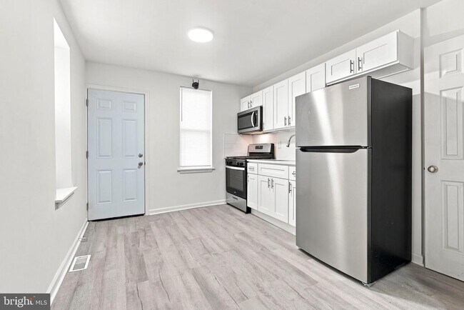 Building Photo - 1319 N 55th St