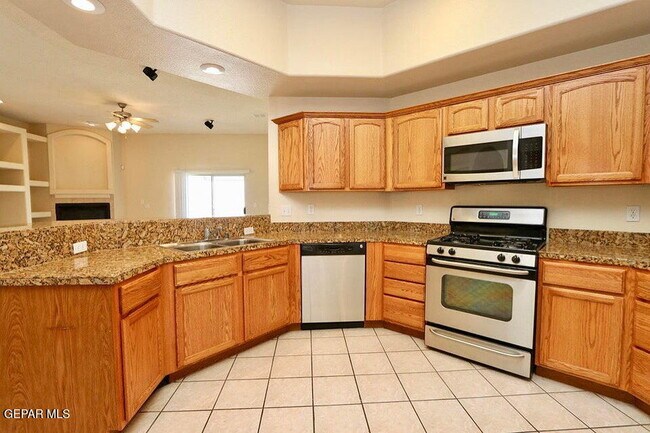 Building Photo - 1455 Cherokee Ridge Dr
