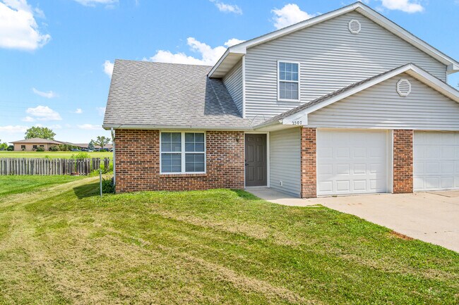 Building Photo - 2507 Carnation Dr