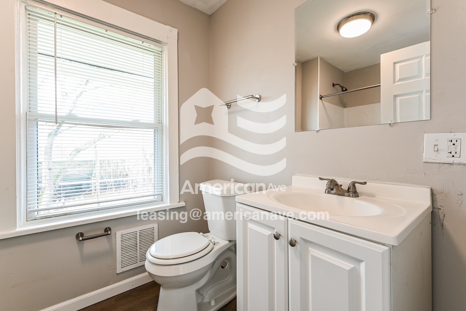 Building Photo - 1126 Main St