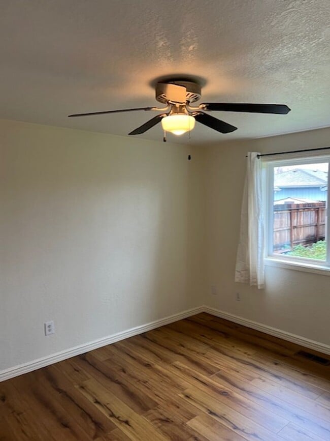 Building Photo - NEW TO MARKET, CLOSE TO SOUTH MEDFORD HIGH SCHOOL