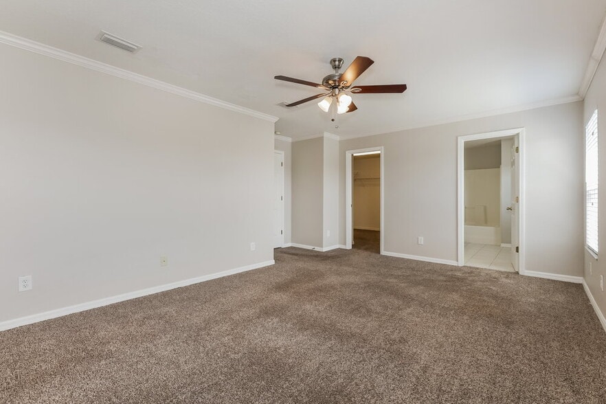 Building Photo - 11015 Golden Silence Dr