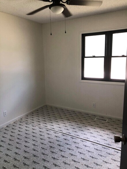 Building Photo - 123 E Osage St