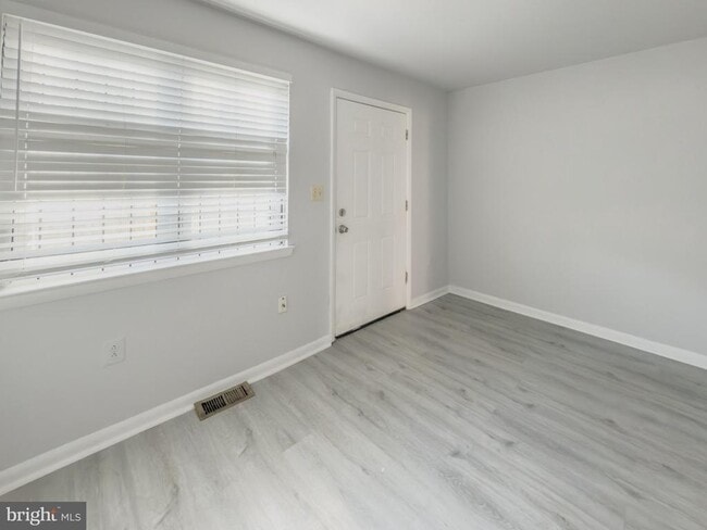 Building Photo - 1616 W Diamond St