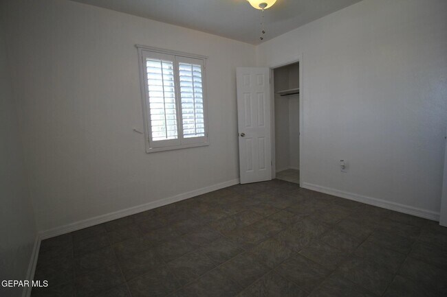 Building Photo - 2529 Jackson Ave