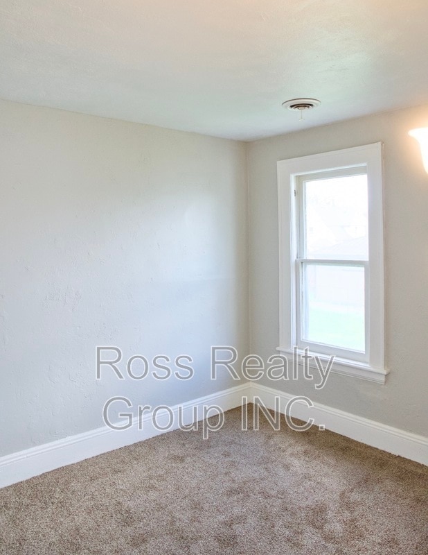 Building Photo - 635 Milton St