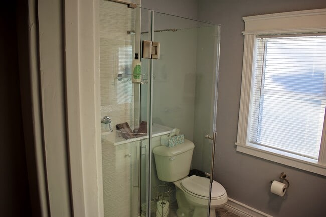 Building Photo - 838 E Washington St