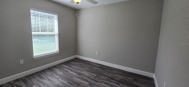Building Photo - 217 Oak Ln Cir