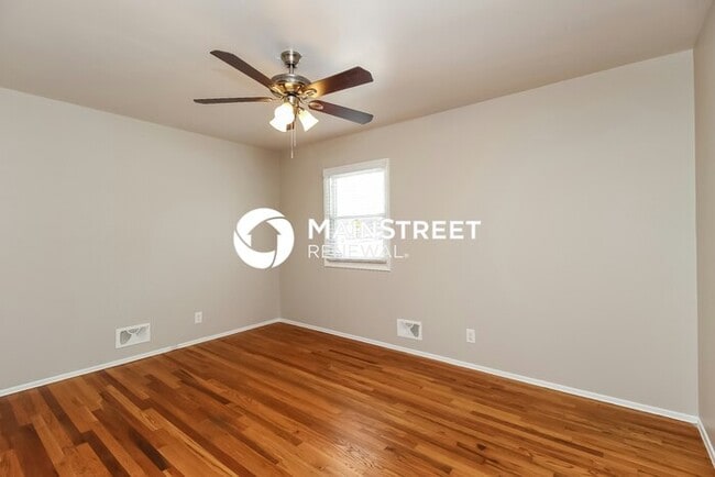 Building Photo - 3 Bedroom Pet-Friendly Home in INDEPENDENC...