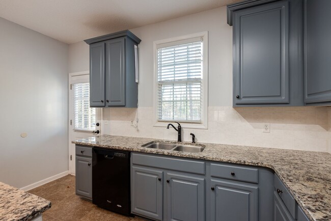 Building Photo - Spacious 4-Bedroom Home in Westside Athens...