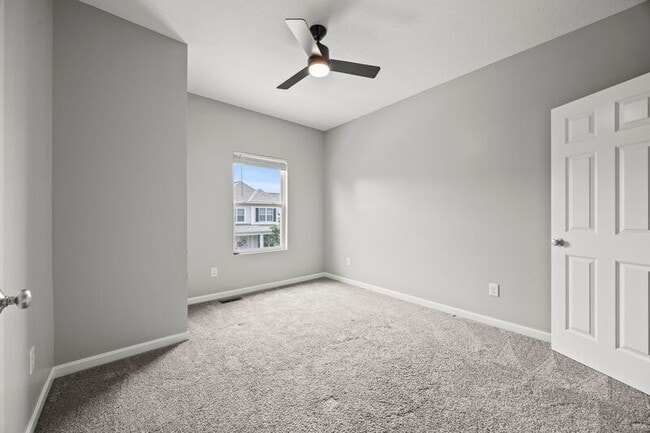 Building Photo - 5632 Lantos Rd