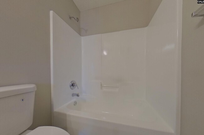 Building Photo - 13 Walnut Grove Way