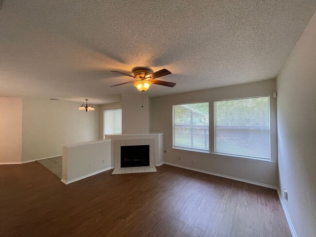 Building Photo - SPACIOUS HOME - NEW FLOORING! - 2 LIVING A...