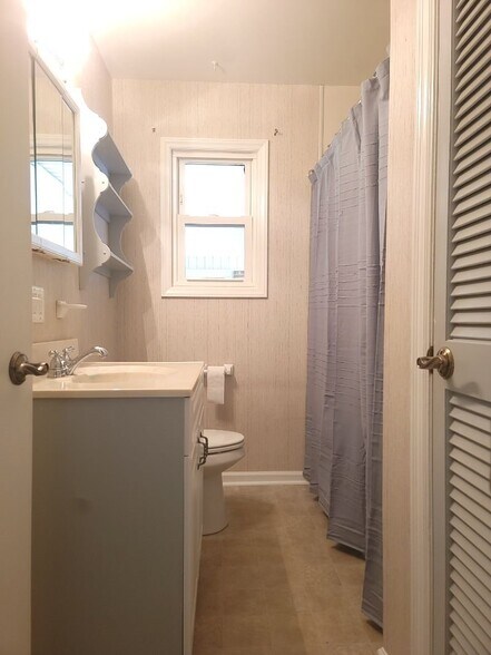 Building Photo - 3049 Parham Dr