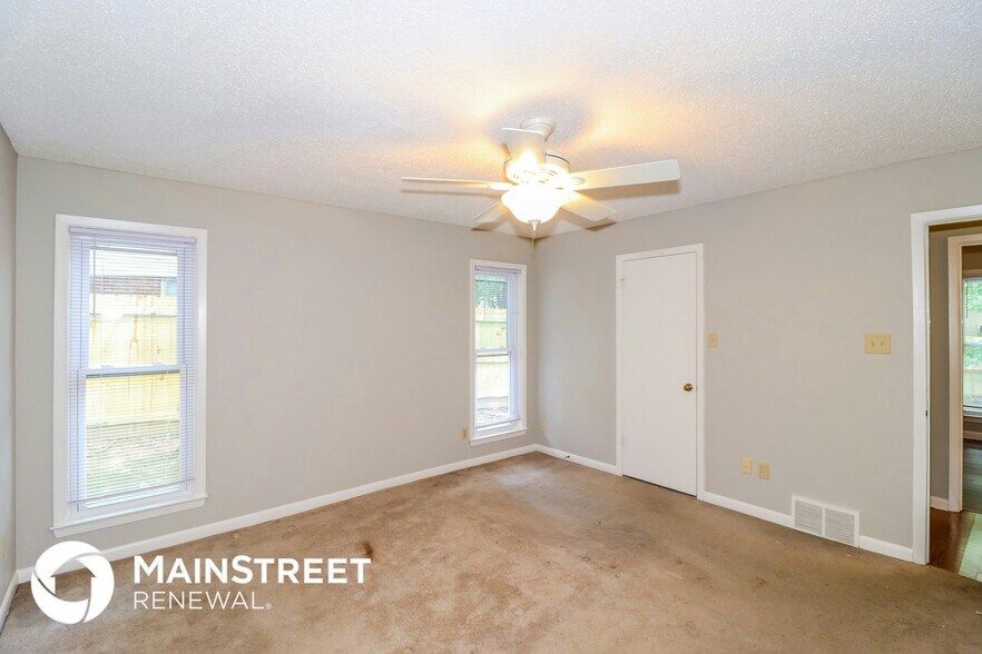 Building Photo - 9143 Gainsborough Dr