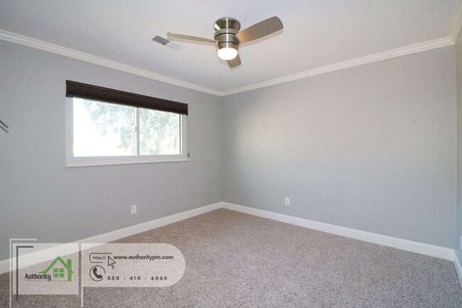 Building Photo - 251 Kamp Way