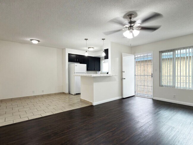 Building Photo - LB1415