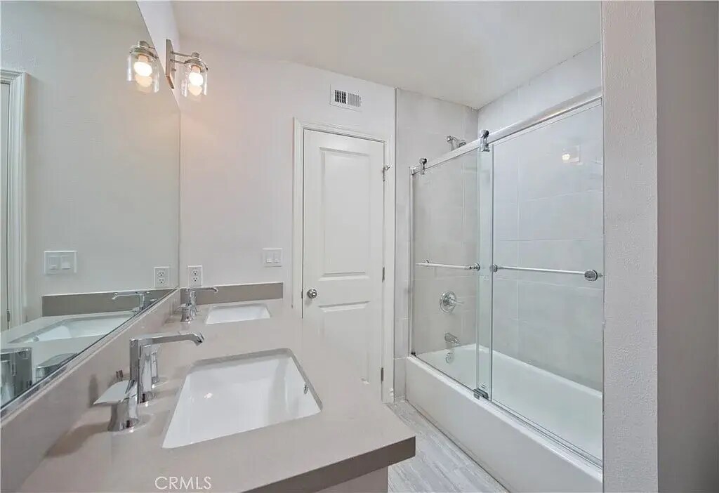 Building Photo - 8839 Cedros Ave