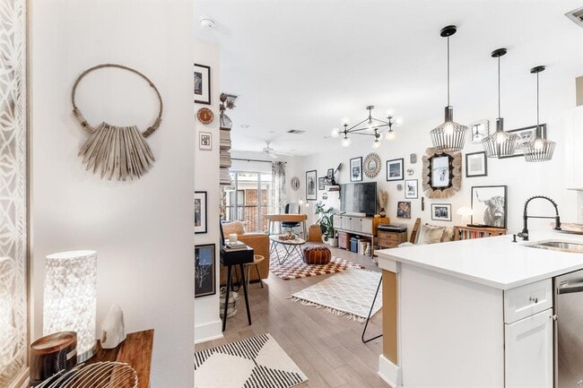 Building Photo - 908 Nueces St