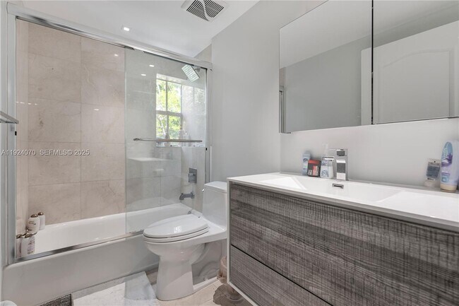 Building Photo - 18460 NE 30th Ave