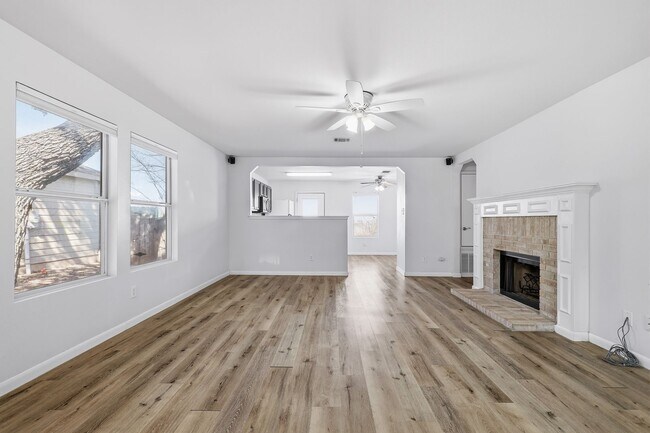 Building Photo - ***MOVE IN SPECIAL ONE WEEK FREE***Sophisticated Living Near Bamberger Nature Trails