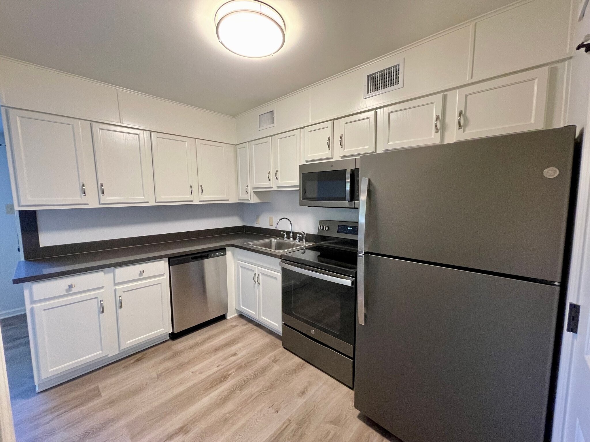 Building Photo - 2200 S Louisiana St