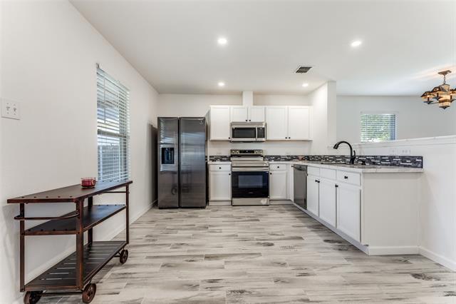 Building Photo - 1112 Day Dream Dr