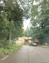 Building Photo - 2050 SW Pheasant Dr