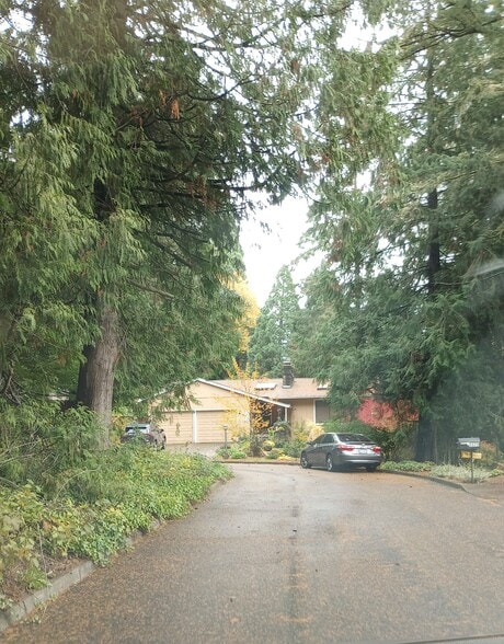 Parking on left side of driveway handles two cars - 2050 SW Pheasant Dr