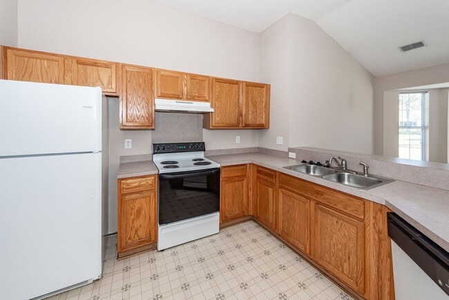 Building Photo - 3 Bedroom, 2 Bathroom Home in Whitehall - North Charleston