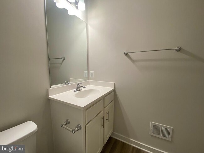 Building Photo - 8612 Shady Pines Dr