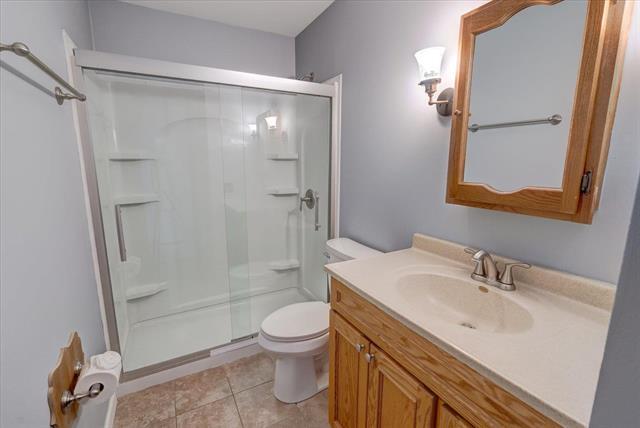 Building Photo - 604 Oak St