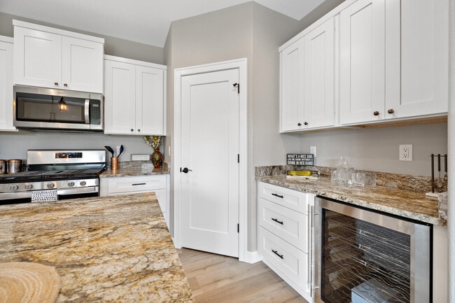 Building Photo - 1824 Horseshoe Ln