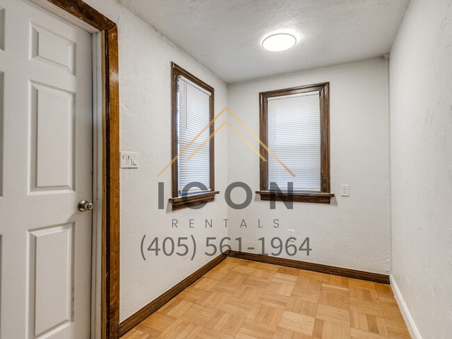 Building Photo - 216 NW 36th St