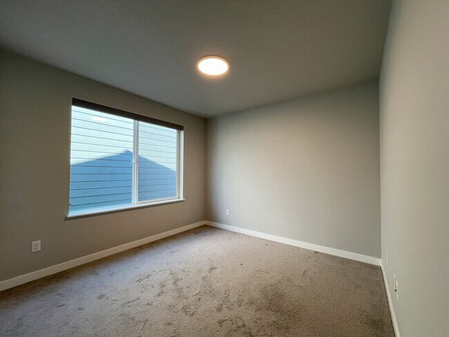 Building Photo - Three-Level Modern Living with Open Floor ...