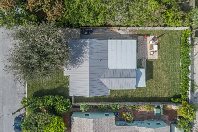 Building Photo - 351 Puritan Rd