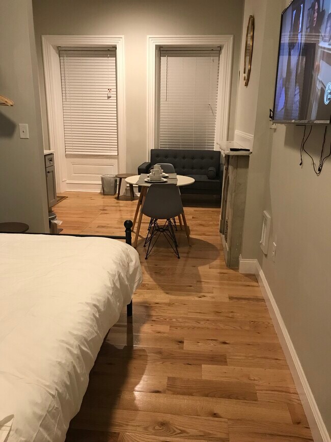101 Unit - 3505 Race St