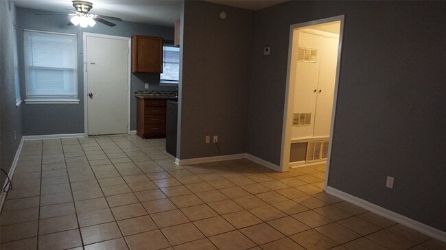 Building Photo - 604 Wilson Rd