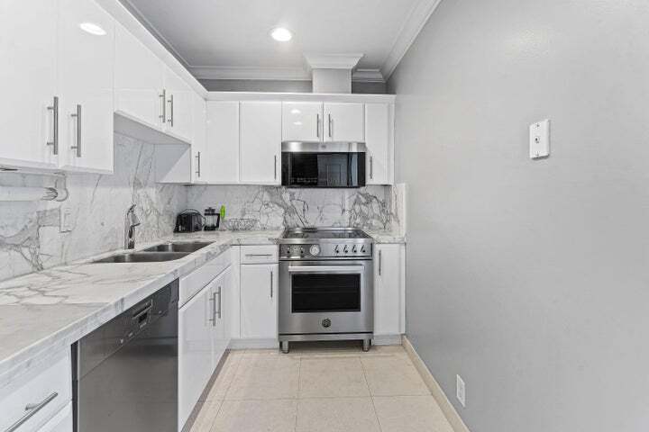 Building Photo - 2275 S Ocean Blvd